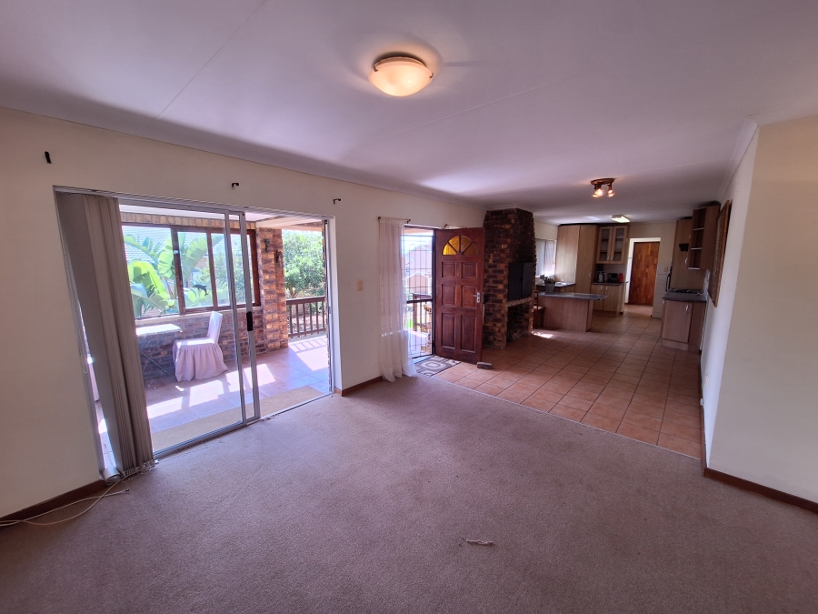 3 Bedroom Property for Sale in Wavecrest Eastern Cape